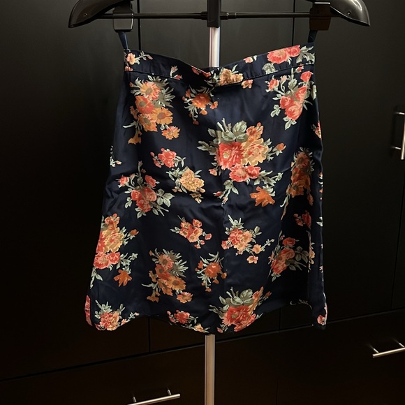 Gorgeous navy blue with flower print Mini Skirt Size S - Picture 5 of 5
